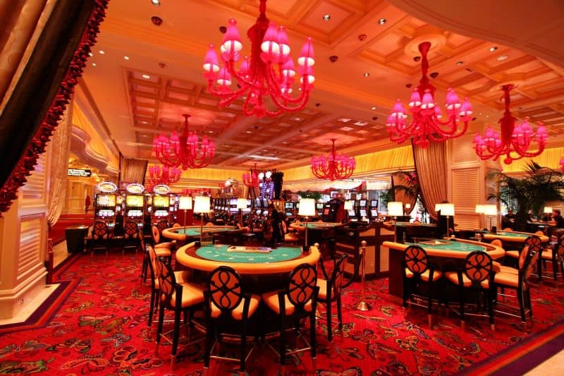 Slot Makinelerinde Algoritmalar: Şansın Ötesinde Bir Dünya